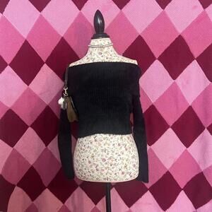 off the shoulder long sleeve fuzzy knit top  💅🏼🖤💋